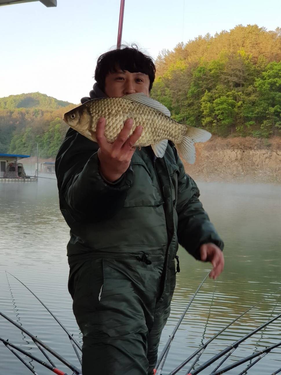 청풍신리낚시터 42cm4짜 조황입니다 (조황조행기 - 충주호조황속보)