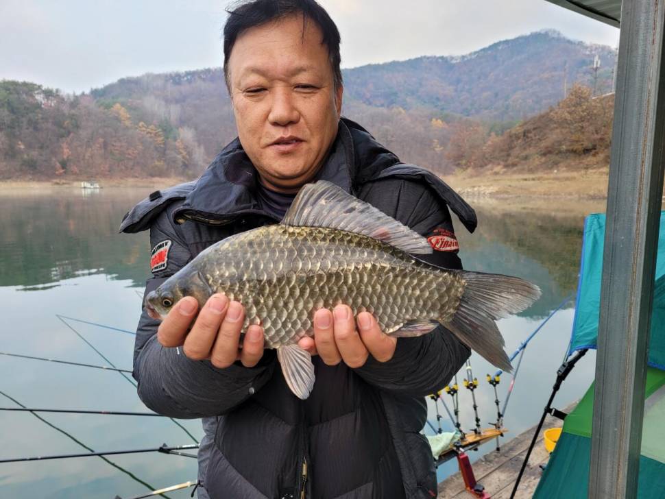 실리곡낚시터 조황입니다 (조황조행기 - 충주호조황속보)