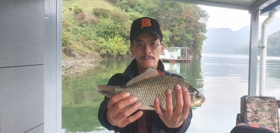 신매낚시터 10월 16일조황 (조황조행기 - 충주호조황속보)