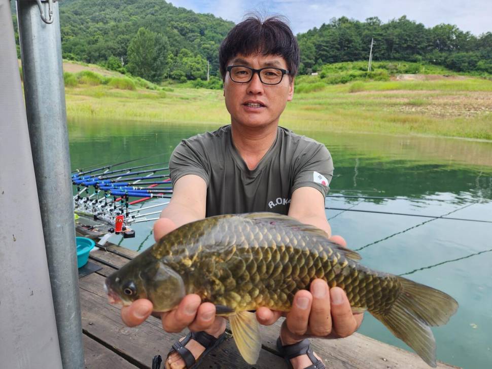 청풍 한버들 4짜및 허릿급 조황입니다 (조황조행기 - 충주호조황속보)
