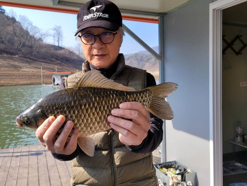 실리곡낚시터 41cm 조황입니다 (조황조행기 - 충주호조황속보)