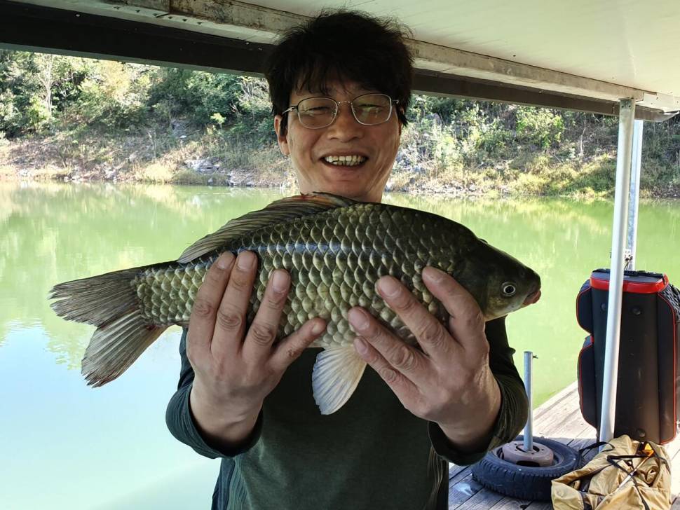 실리곡낚시터 425cm4짜 조황입니다 (조황조행기 - 충주호조황속보)