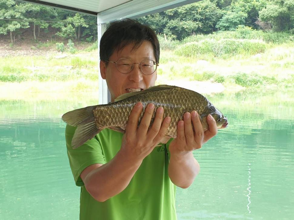 솔낚시터의 오름수위 4짜들의 소식이 들여옵니다 (조황조행기 - 충주호조황속보)