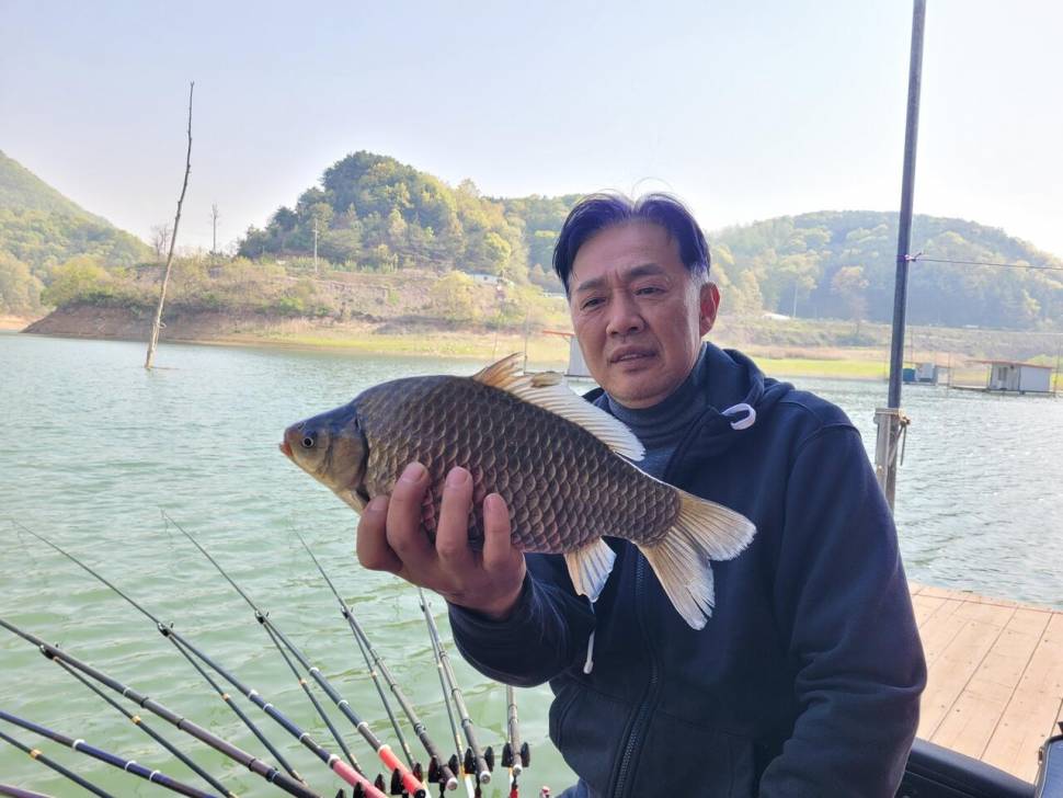 청풍 실리곡낚시터 조황입니다 (조황조행기 - 충주호조황속보)