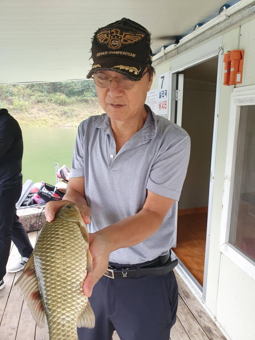 실리곡낚시터 허리급 조황입니다 (조황조행기 - 충주호조황속보)