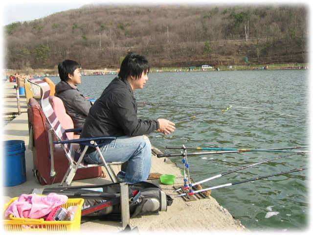 꺽다리삼촌님과 함께한 달월저수지 조행기입니다 (유료터정보 - 유료터조행기)