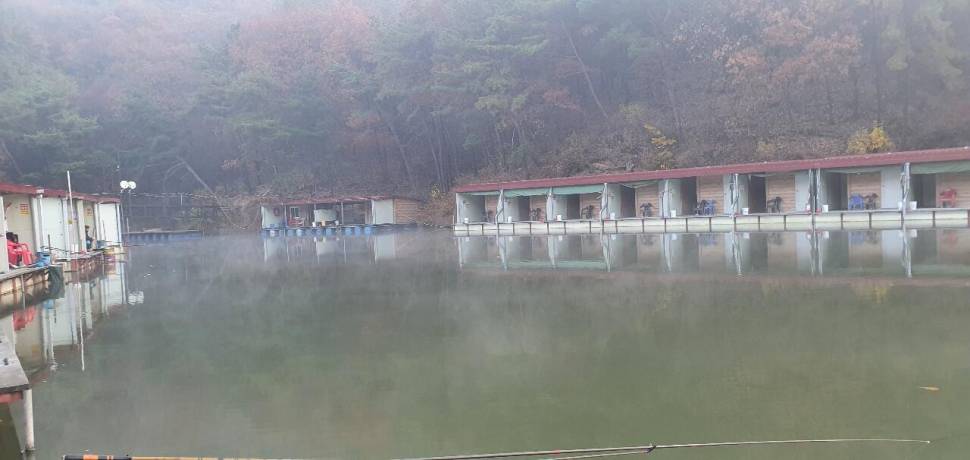 블랙베어의 유료터 조행기 포천 동교 낚시터 와이프와 1년만에 동출 (유료터정보 - 유료터조행기)