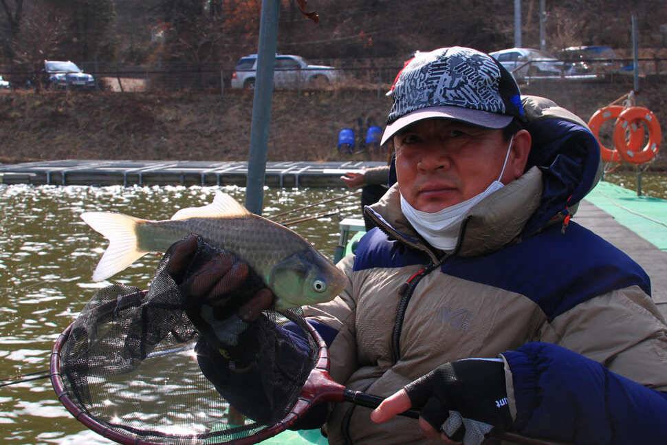 눈이 부셔 반짝 반짝 덕성낚시터 (유료터정보 - 유료터조행기)