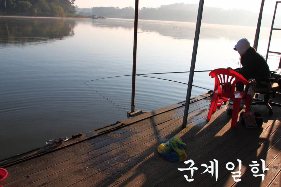 아침 안개 만정낚시터 (유료터정보 - 유료터조행기)
