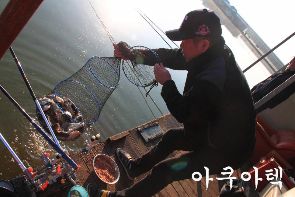 아침 안개 만정낚시터 (유료터정보 - 유료터조행기)
