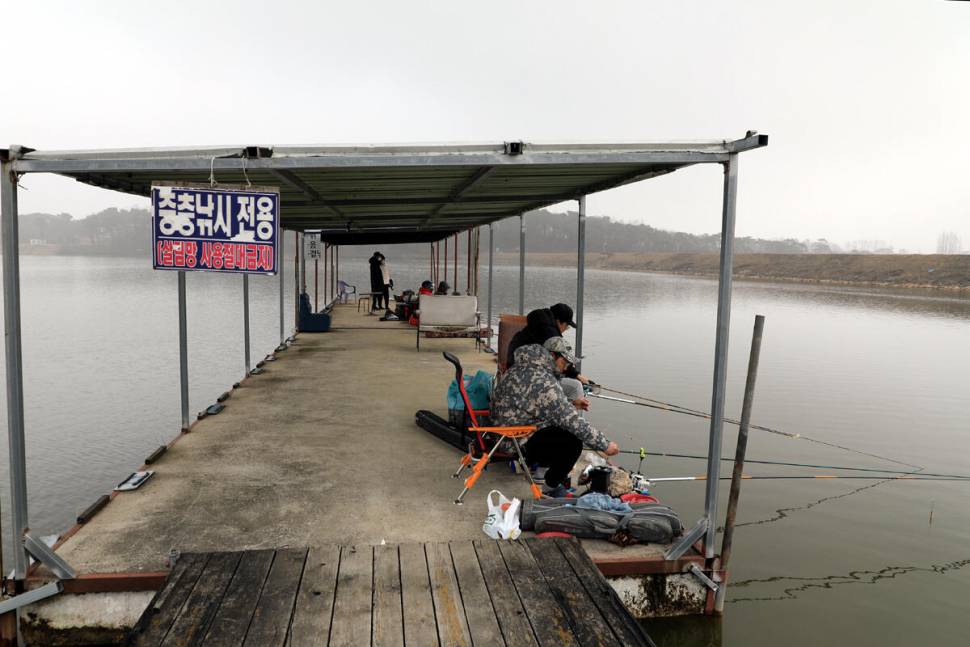 미세먼지와 바람속에서도 만정낚시터 (유료터정보 - 유료터조행기)