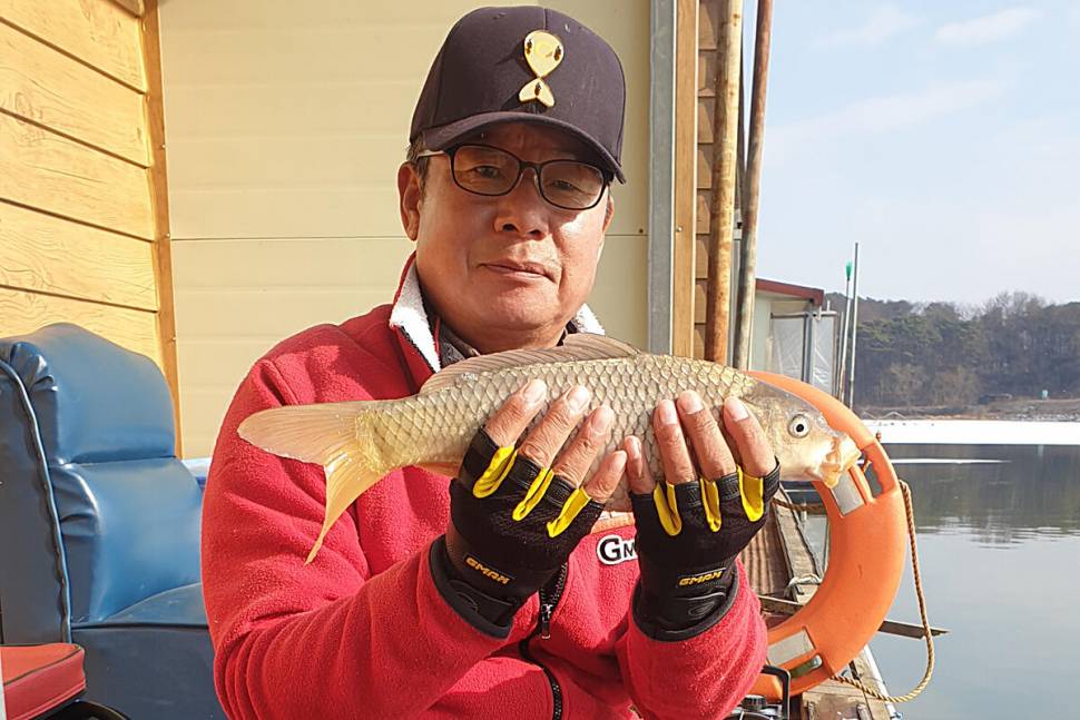 새해 어복 충만하세요 만정낚시터안성 공도 (유료터정보 - 유료터조행기)