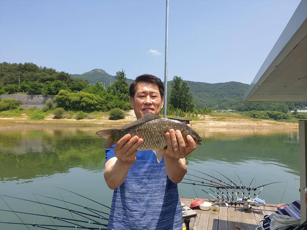 목벌 솔 낚시터 4짜 대물붕어 하천 낚시터 덩어리 소식 (조황조행기 - 특파원조황)