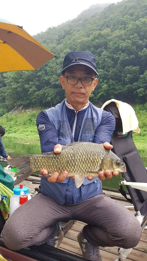명서낚시터 4짜에 허리급 월척조황 (조황조행기 - 특파원조황)