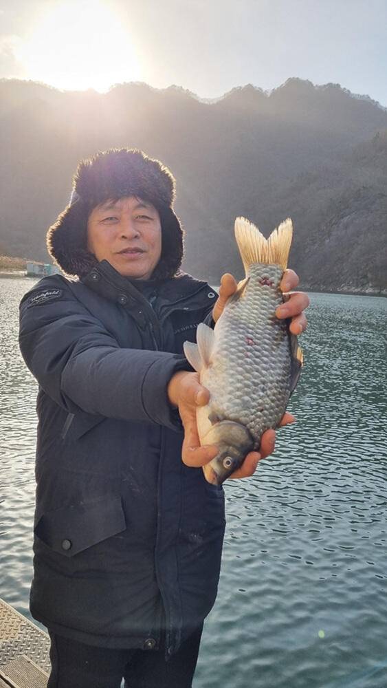 시즌 막바지 충주호 명서 하천 낚시터 조황 소식입니다 (조황조행기 - 특파원조황)