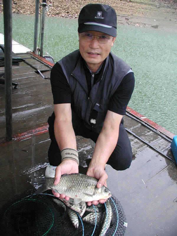 충주호 오전에 장대비 오름수위 호조황 예상 (조황조행기 - 특파원조황)