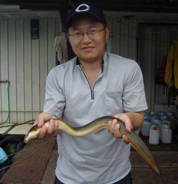 충주호 4자 대물붕어에 마릿수 붕어에 대물장어까지 (조황조행기 - 특파원조황)
