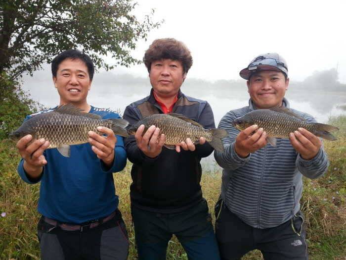 46cm43cm에 덩어리허리급월척들 조황 (조황조행기 - 특파원조황)
