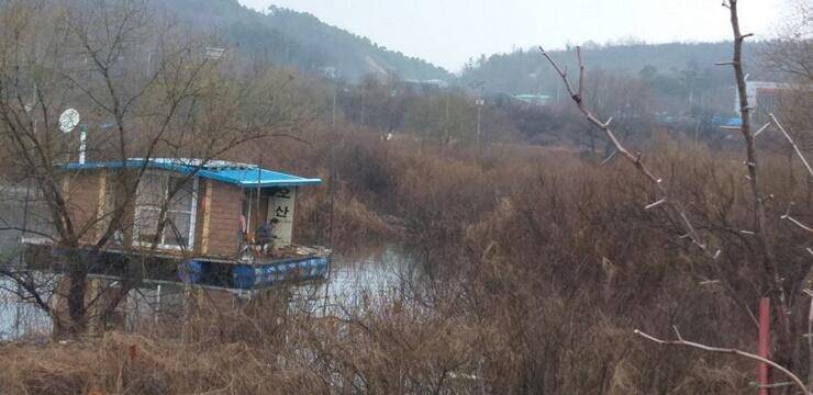 송전지사람 좋은 좌대집들입니다 (조황조행기 - 특파원조황)