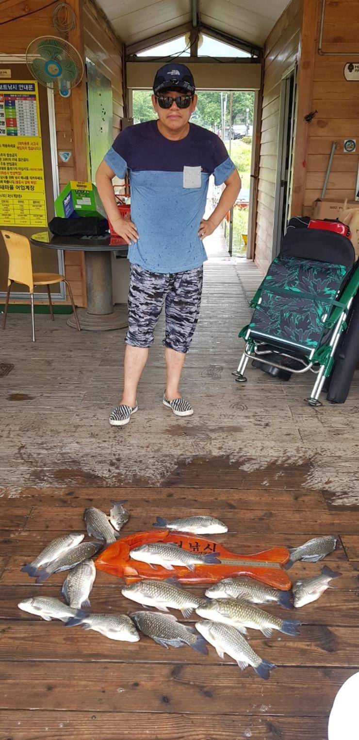 고삼지오름수위속 붕어들 (조황조행기 - 특파원조황)