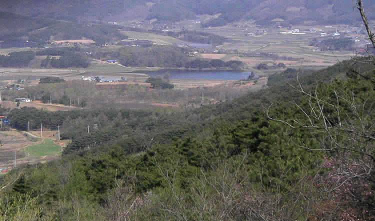 산아래서 바라본 저수지들충남 서산 (조황조행기 - 특파원조황)