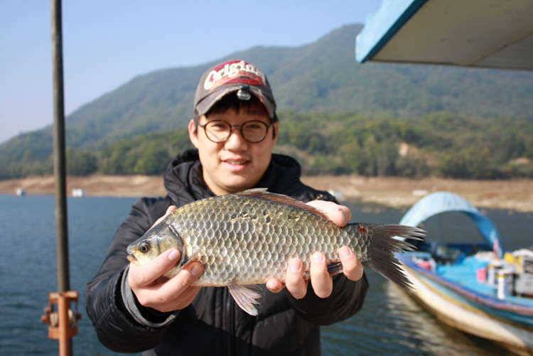 서운리 솔낚시터 월척붕어 소식입니다 (조황조행기 - 특파원조황)