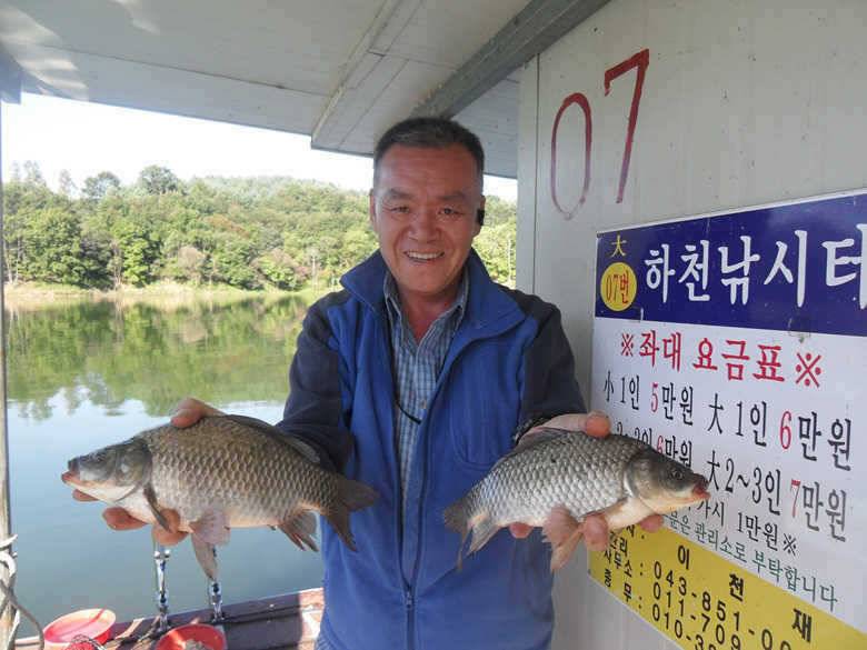 충주호 선선한 바람에 찿아온 월척붕어 (조황조행기 - 특파원조황)