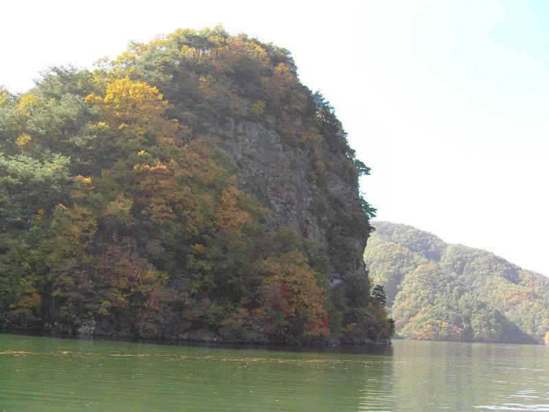 충주호 아름다운 가을단풍 그리고 월척 (조황조행기 - 특파원조황)