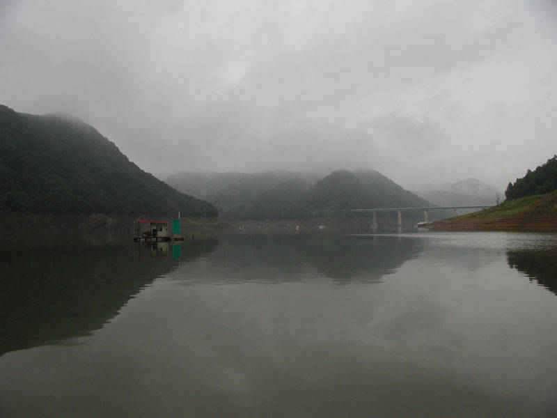 충주호 아직은 내림수위 그러나 붕어의 입질은 이어지고 (조황조행기 - 특파원조황)