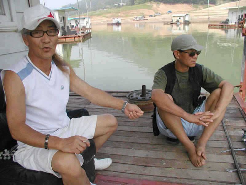 충주호 쌍둥이 월척 드디어 월척이 입을 벌리기 시작했습니다 (조황조행기 - 특파원조황)