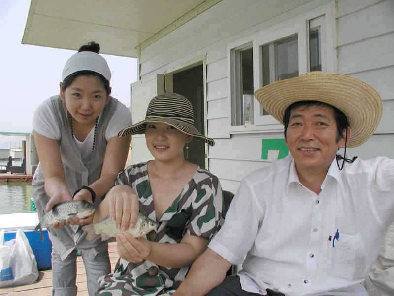 충주호 쌍둥이 월척 드디어 월척이 입을 벌리기 시작했습니다 (조황조행기 - 특파원조황)