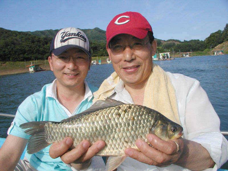 충주호 42cm 455cm 대물붕어 소식입니다 (조황조행기 - 특파원조황)