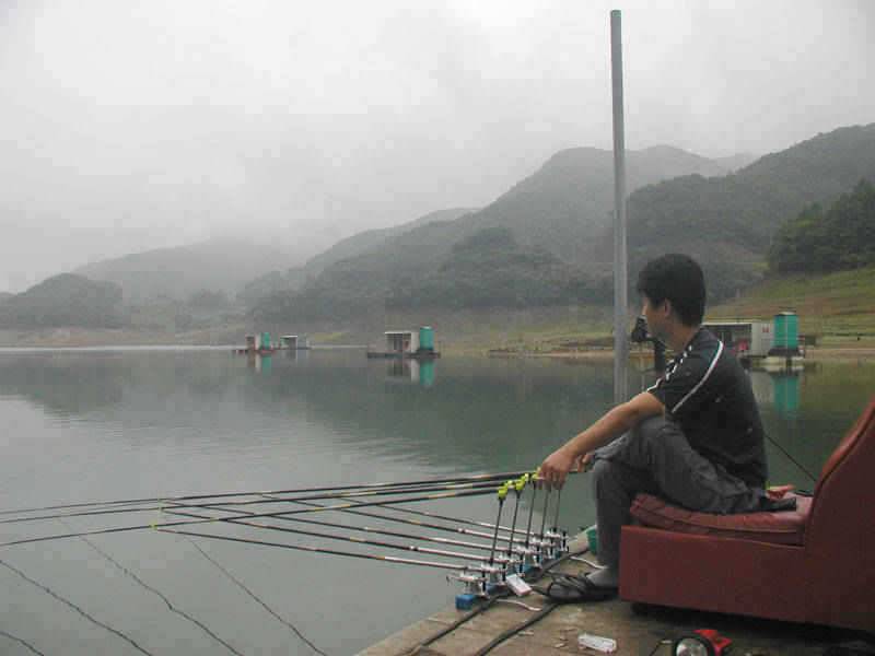 충주호 목벌에선 대물붕어 하천엔 마릿수 붕어가 (조황조행기 - 특파원조황)