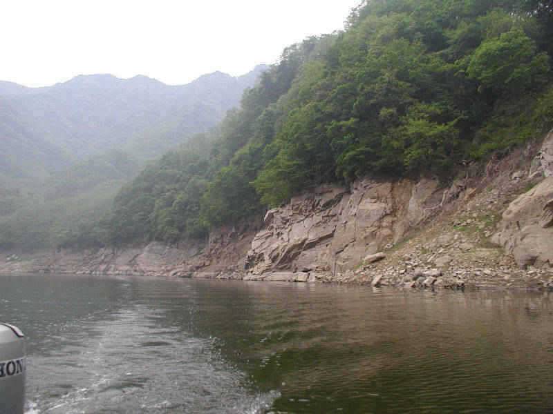 충주호 명서리에서 제법굵은 씨알의 장어가 낚였습니다 (조황조행기 - 특파원조황)