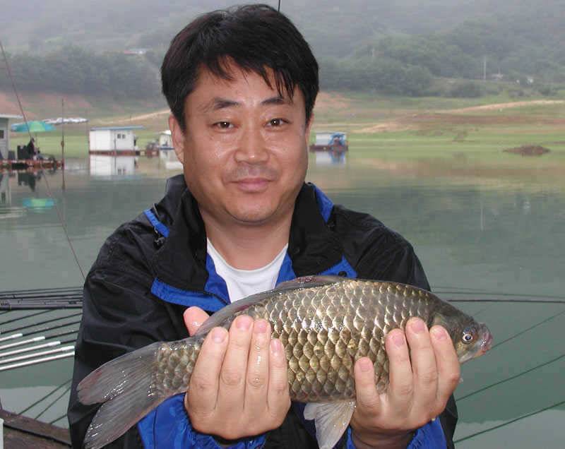 호황의 충주호 월척대물 목벌에도 4자 대물이 (조황조행기 - 특파원조황)
