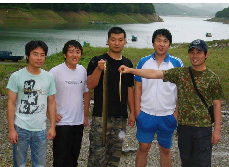 충주호 오름수위 현재의 상황 참고하세요 대물장어의 모습 (조황조행기 - 특파원조황)