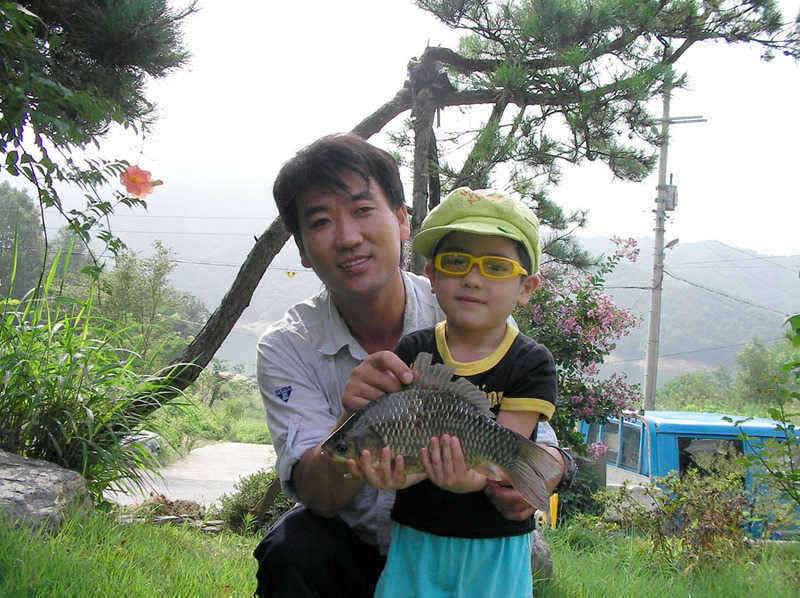 충주호 솔낚시터에서는 4자대물로 노지에서는 마릿수 대박을 이어갑니다 (조황조행기 - 특파원조황)