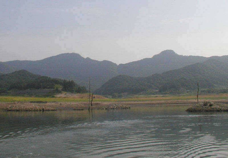 충주호 내림수위폭이 줄어들며 붕어입질 살아나기 시작 (조황조행기 - 특파원조황)