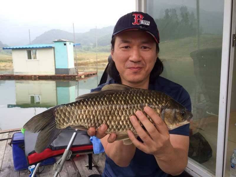 충주호 노지조황과 종점낚시터 4짜 4짜 (조황조행기 - 특파원조황)