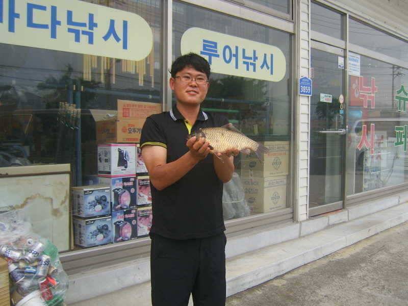 충주권 저수지에서 345cm 37cm급월척 (조황조행기 - 특파원조황)