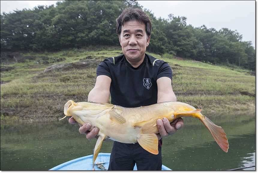 병호 사짜대형 향어 (조황조행기 - 특파원조황)