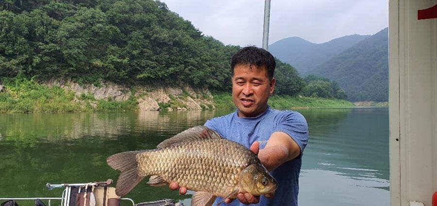 명서낚시터 44cm 대물붕어 소식 (조황조행기 - 특파원조황)