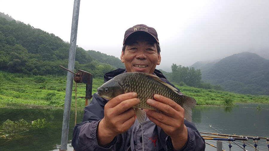 명서낚시터 4짜에 허리급 월척조황 (조황조행기 - 특파원조황)