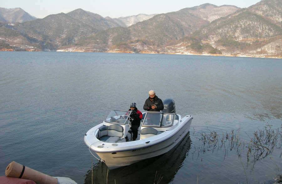 한겨울의 충주호 송강지 빙어낚시 (조황조행기 - 특파원조황)
