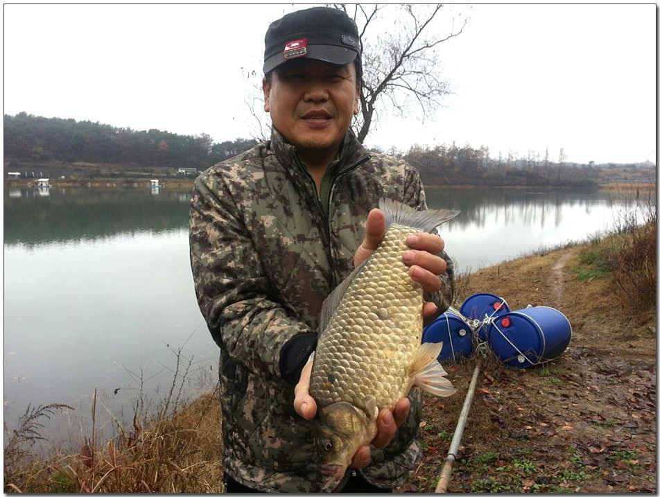 소류지 월척칠성지 대물 (조황조행기 - 특파원조황)