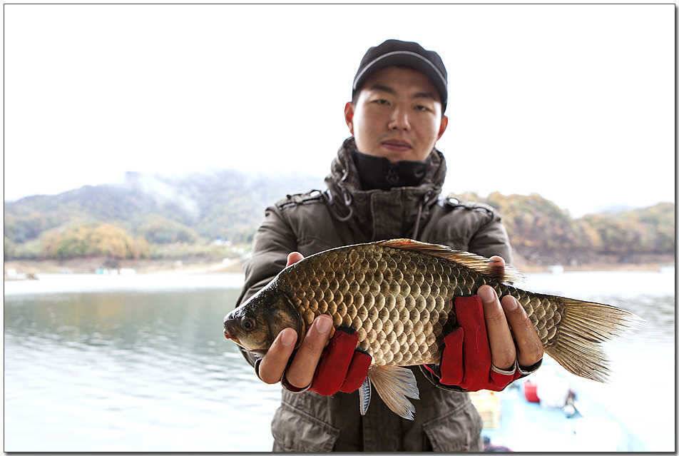 한버들 사짜윤 낚시터 월척칠성지 사짜 (조황조행기 - 특파원조황)
