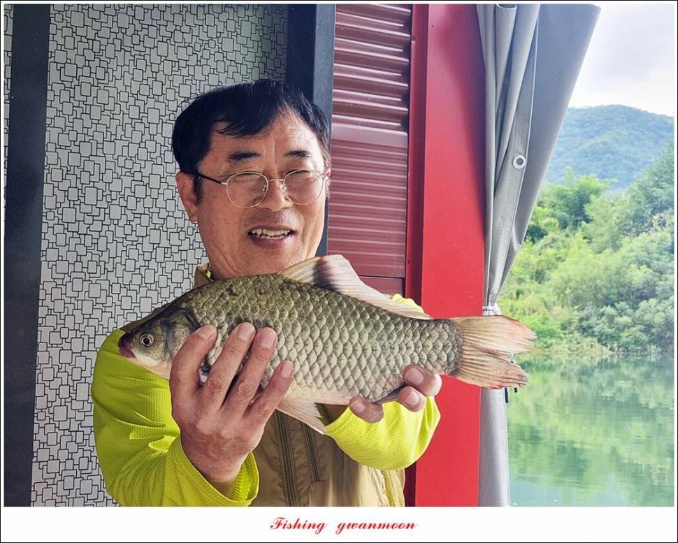 솔 4 짜 대물 및 꽃바위 2 kg 대물 장어 조황 (조황조행기 - 특파원조황)