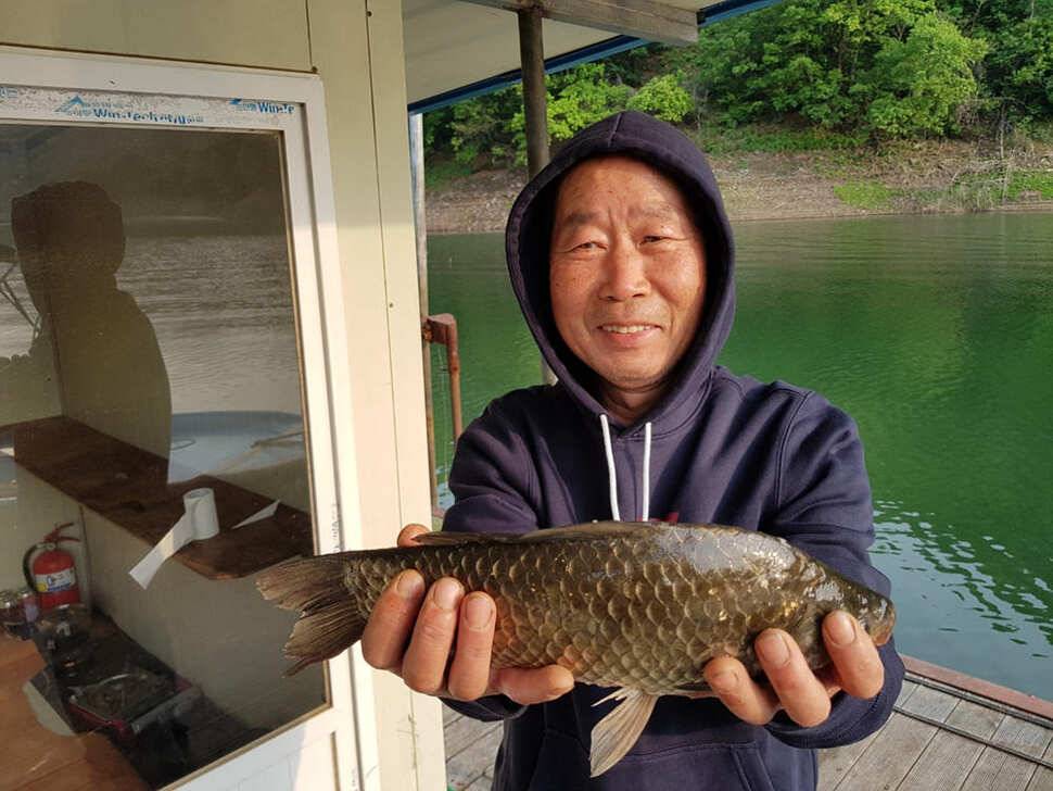 하천 48cm 초대물로 시즌 출발 명서도 4짜 대물붕어 조황 (조황조행기 - 특파원조황)