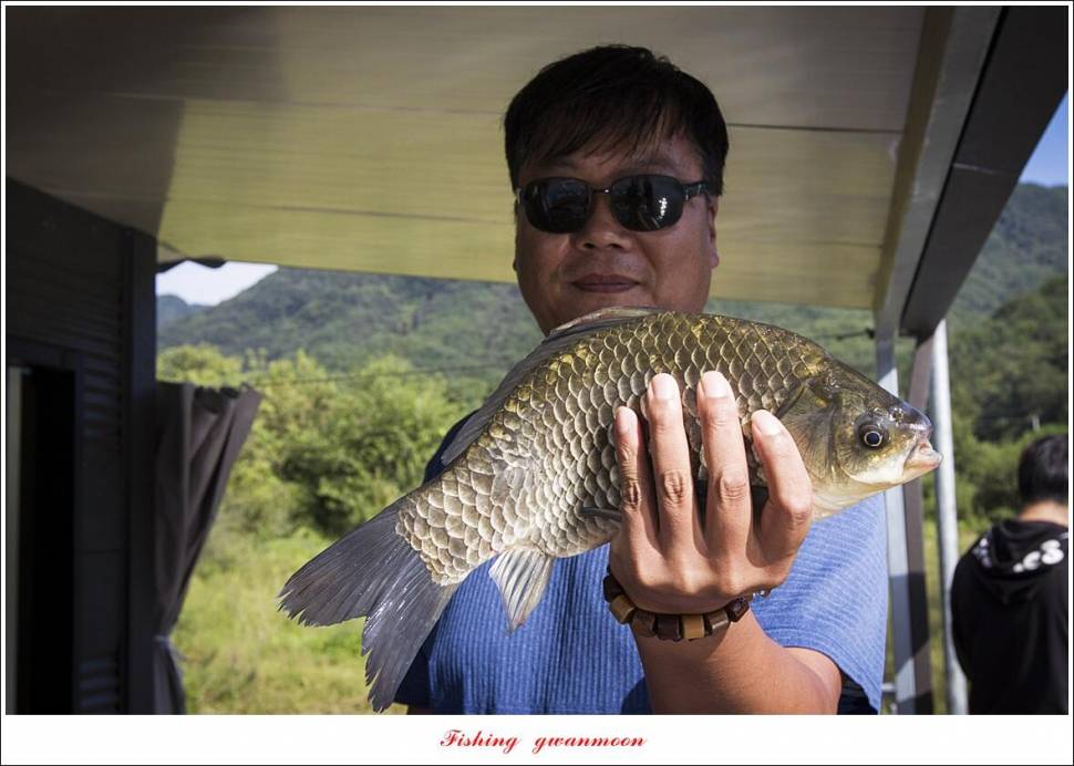 솔 4 짜 대물 및 꽃바위 2 kg 대물 장어 조황 (조황조행기 - 특파원조황)