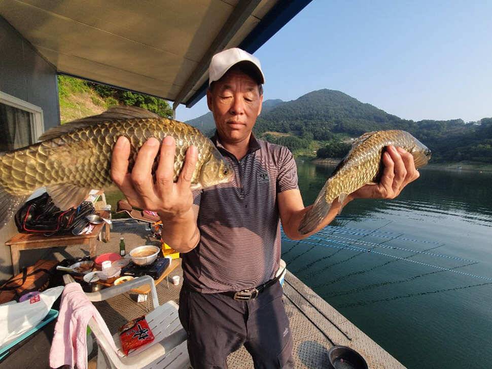 목벌 낚시터 꾸준한 4짜 대물붕어 조황소식 (조황조행기 - 특파원조황)